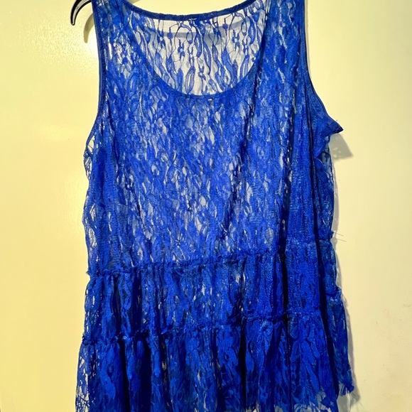 Bundle of Lily Star Tops - Picture 5 of 7